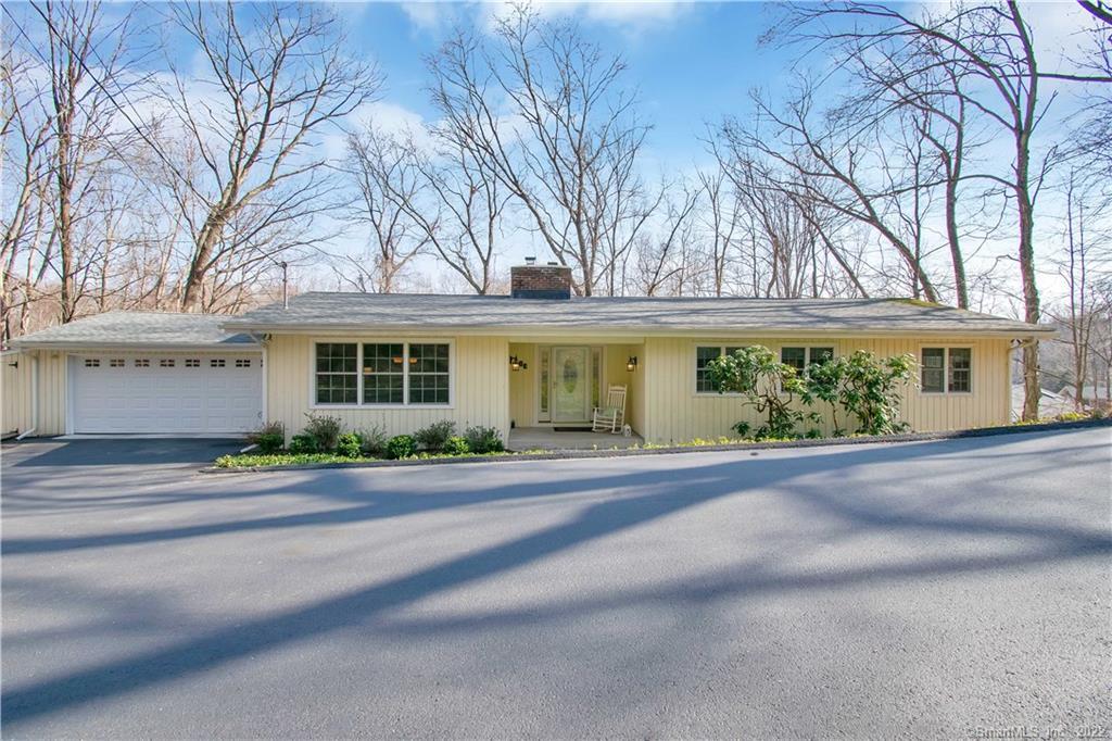 13 Nutmeg Lane — exterior photo