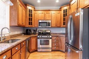 15 Fairview Avenue, Unit E