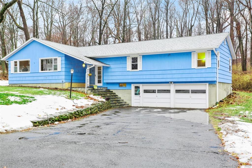 12 Stoneleigh Road — exterior photo