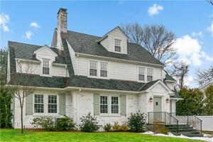 26 Woods Avenue