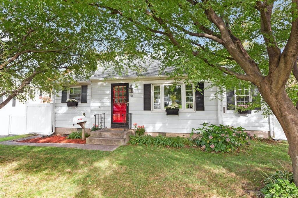 90 Courtland Circle — exterior photo
