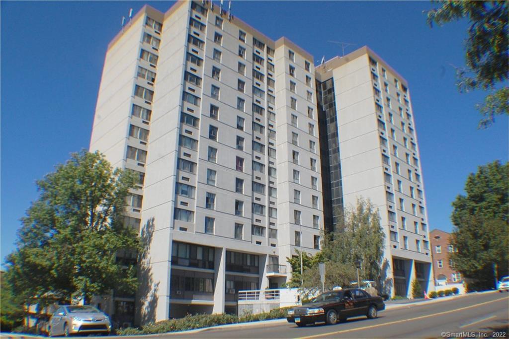 60 Strawberry Hill Avenue, Unit 807 — exterior photo