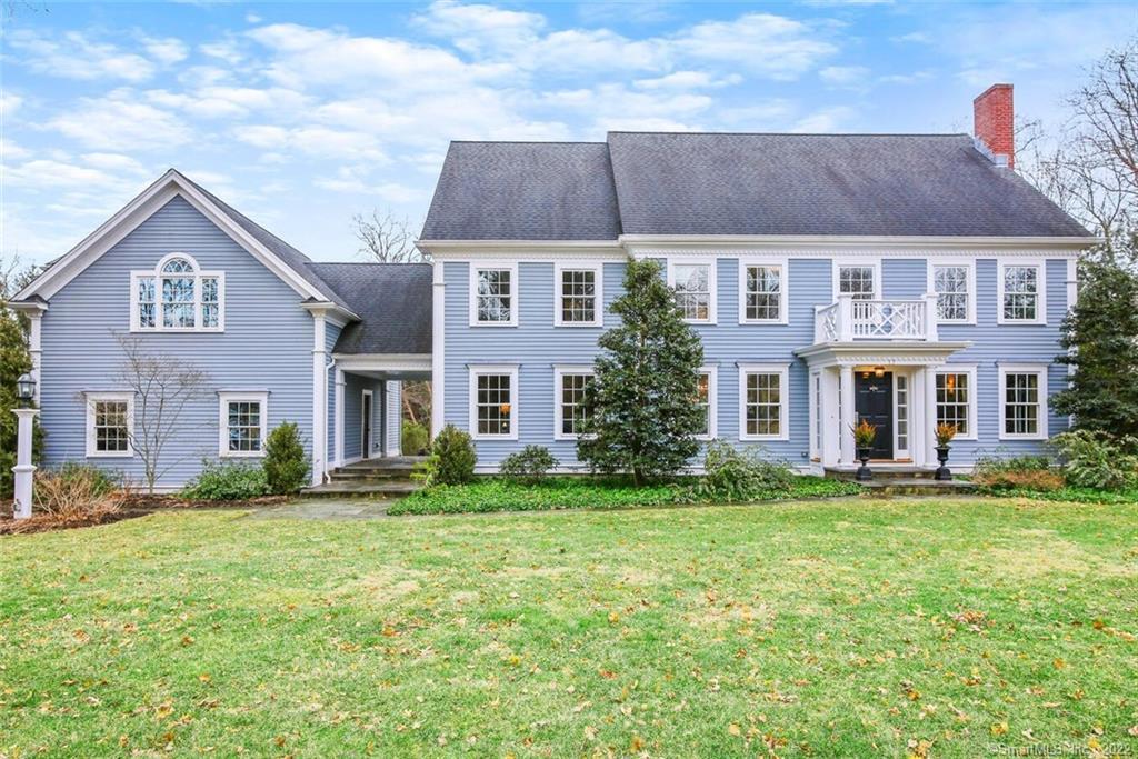 12 Stanton Road — exterior photo