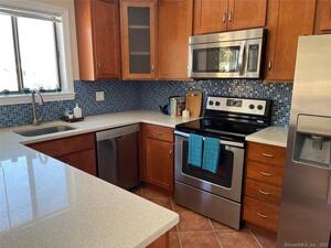 33 Colonial Road, Unit 2