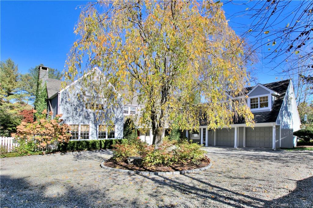 24 Red Coat Road — exterior photo