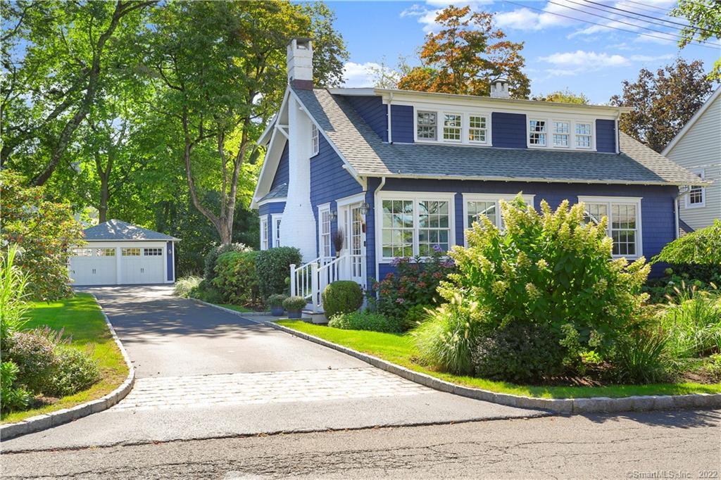 10 Edgewater Drive — exterior photo