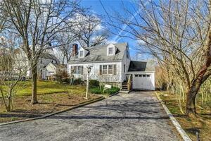 132 Woodbury Avenue
