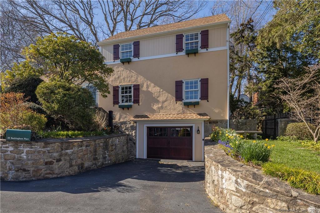 23 Buckingham Place — exterior photo