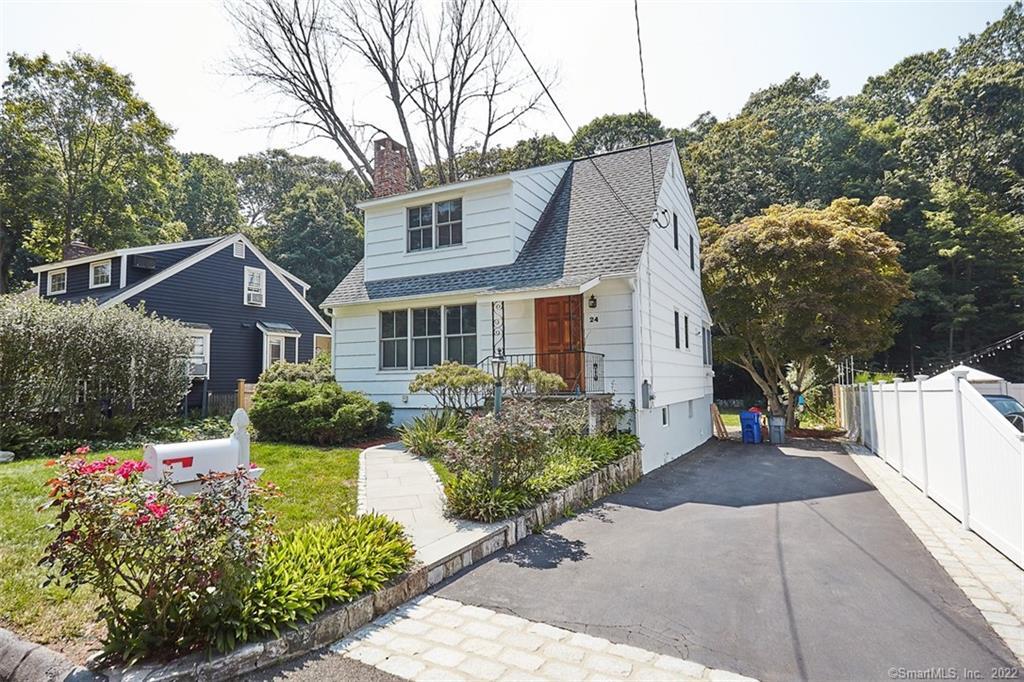 24 Meeker Court — photo 1