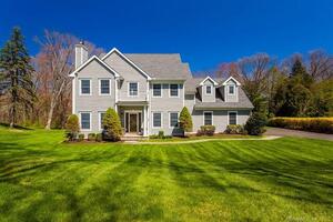 43 Fox Glen Drive