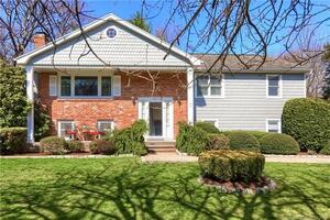 7 Iris Court
