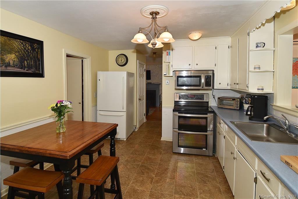 61 Hilltop Drive, Manchester, CT 06042 - Thumbnail 8