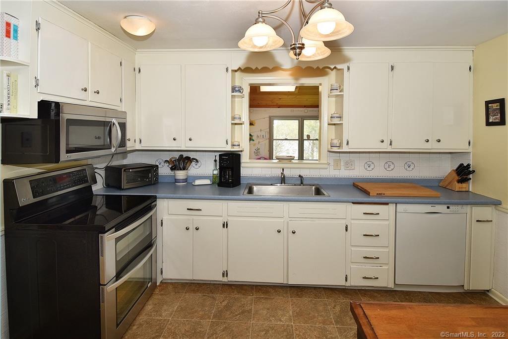 61 Hilltop Drive, Manchester, CT 06042 - Thumbnail 9