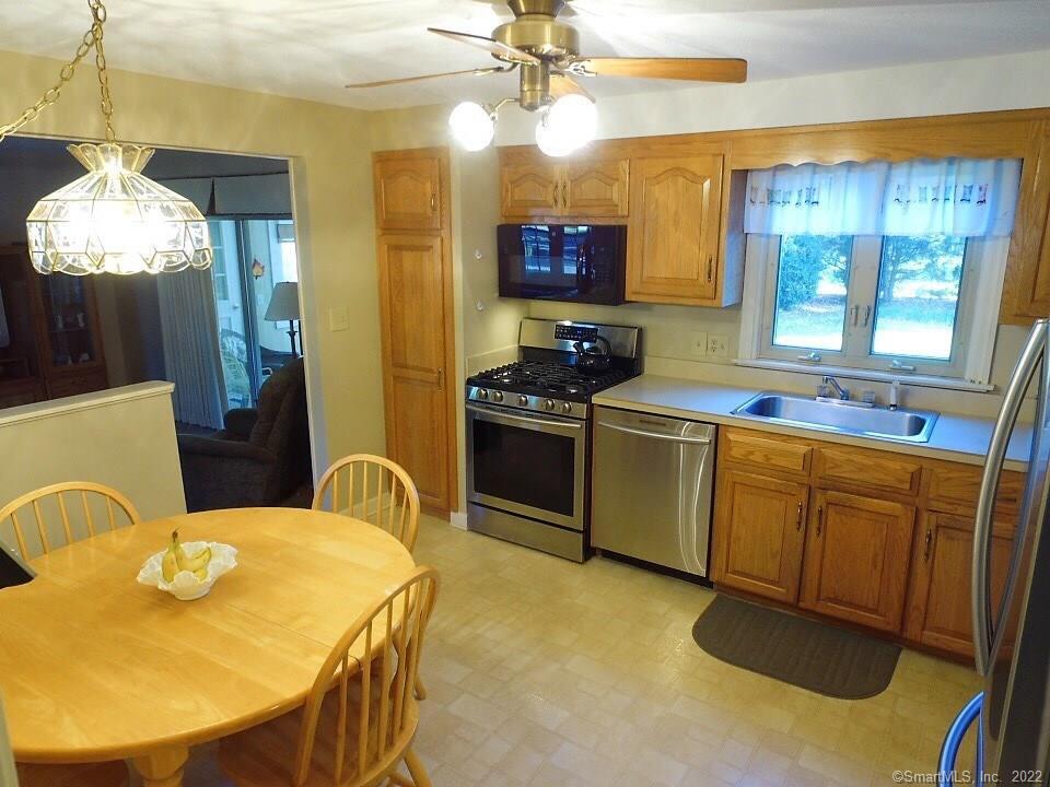 124 Carriage Drive, Manchester, CT 06040 - Thumbnail 8