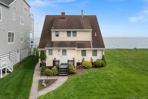 1097 Fairfield Beach Road