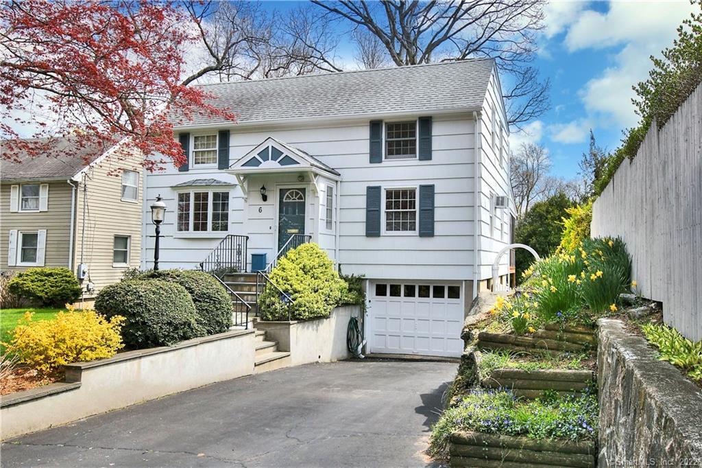 6 Earl Street — exterior photo