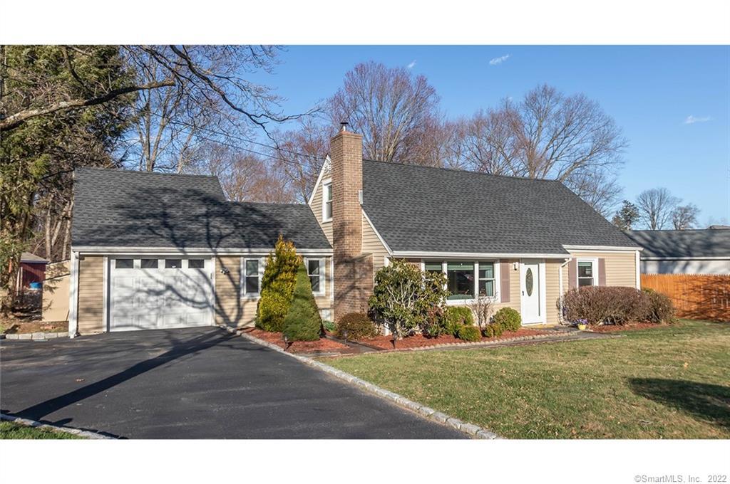 40 Harvester Road — exterior photo