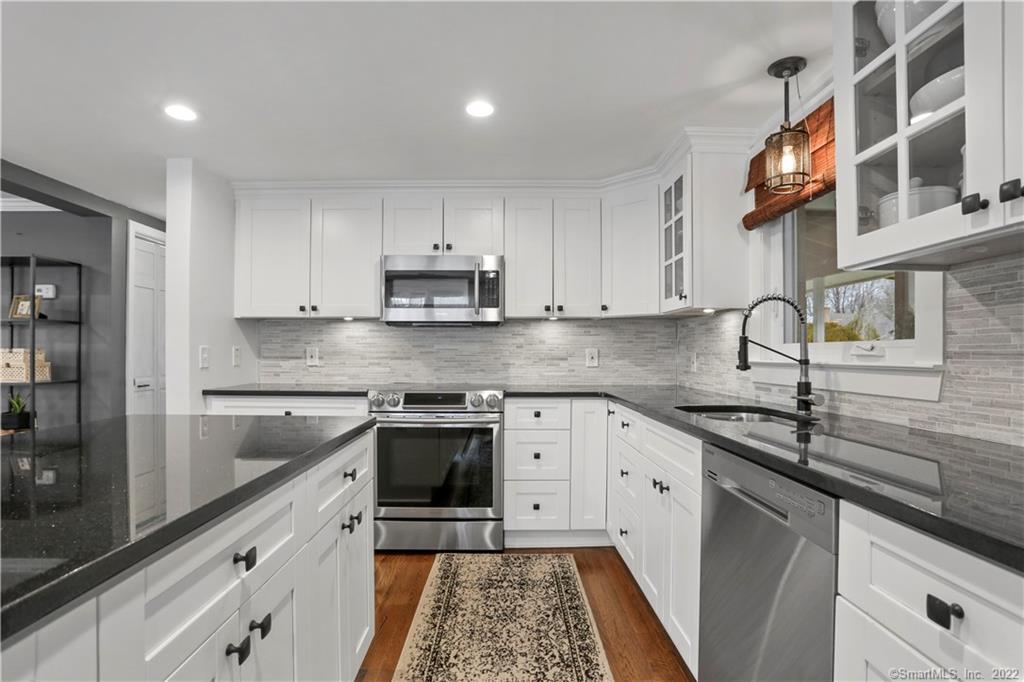 20 Toilsome Avenue — exterior photo