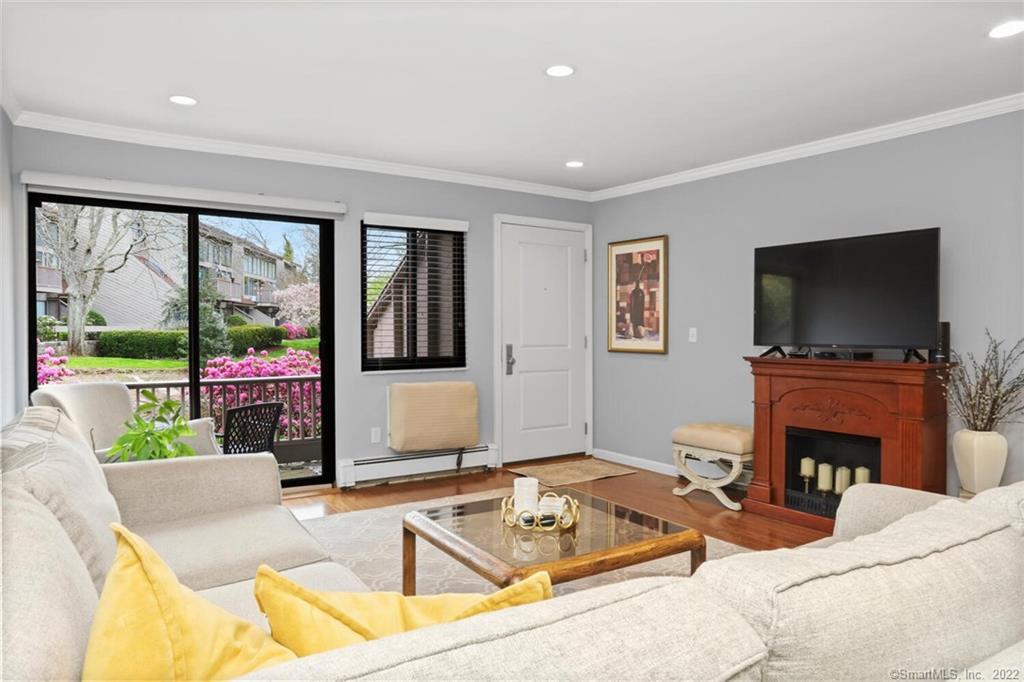 1465 Putnam Avenue, Unit 309 — exterior photo