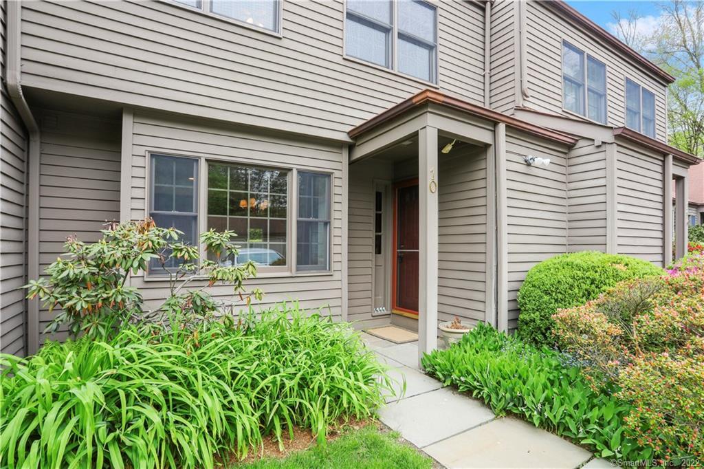 10 Lambert Common, Unit 10 — exterior photo