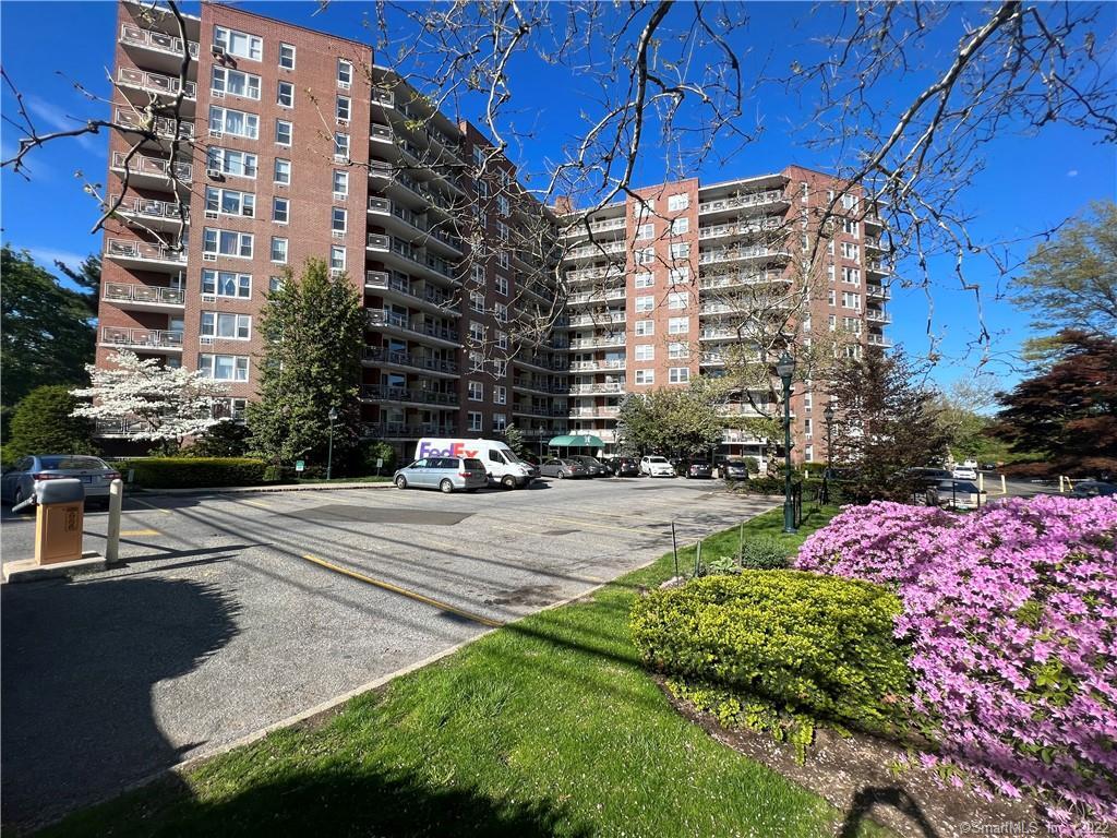 91 Strawberry Hill Avenue, Unit 427 — exterior photo