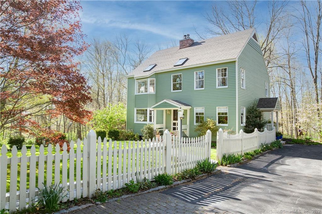 22 Great Ring Road — exterior photo
