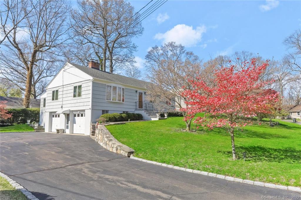 136 Hartswood Road — exterior photo