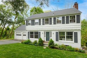 27 Hollow Tree Ridge Road