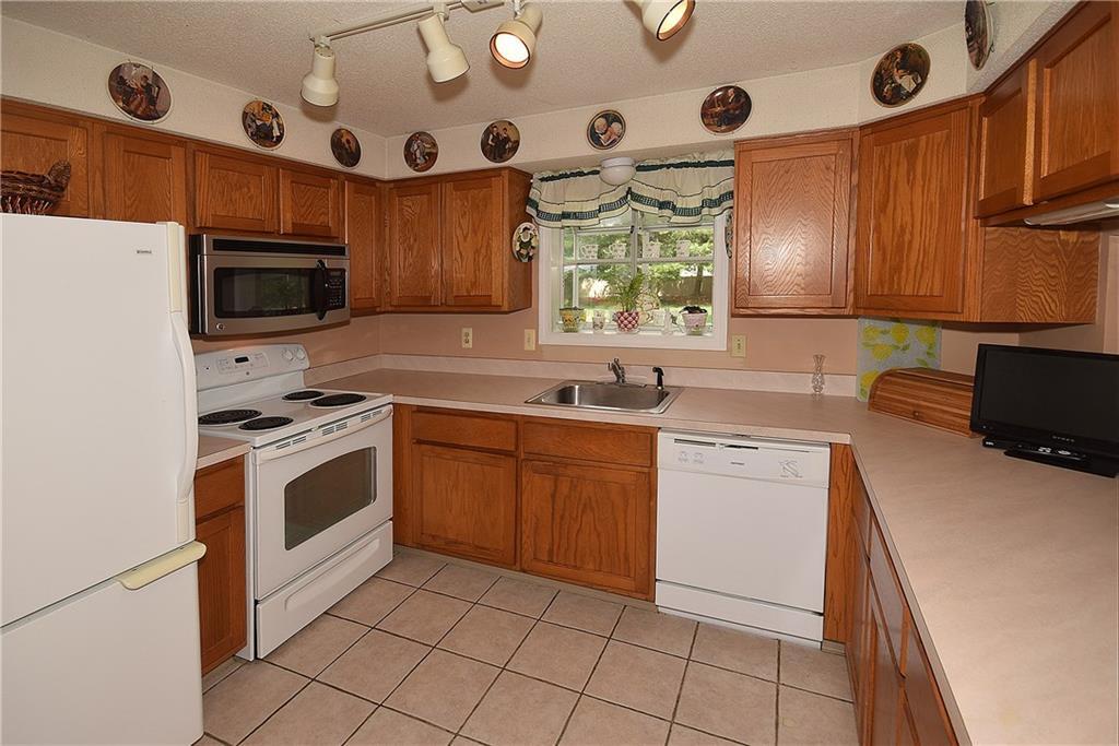 404 Meadowview Drive, East Windsor, CT 06088 - Thumbnail 8