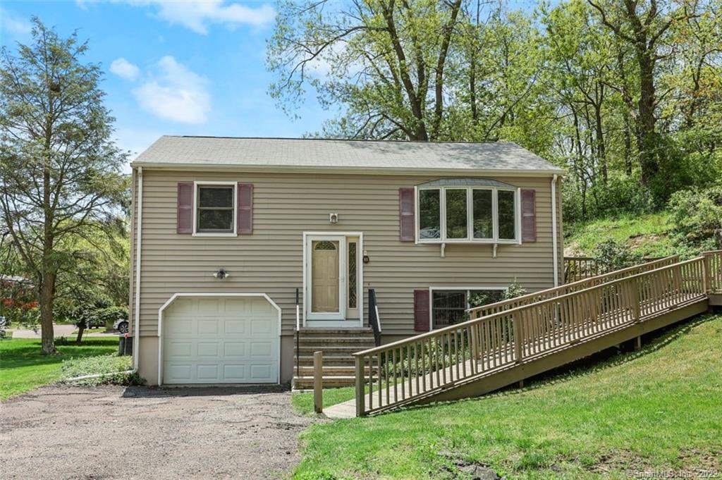 11 Donna Drive — exterior photo