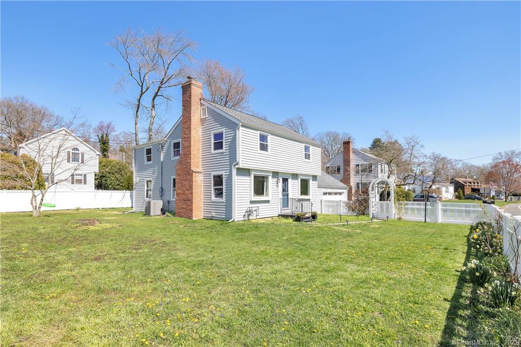1510 Stratfield Road — exterior photo
