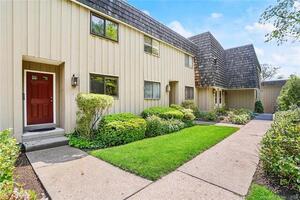 6 Ledgebrook Drive
