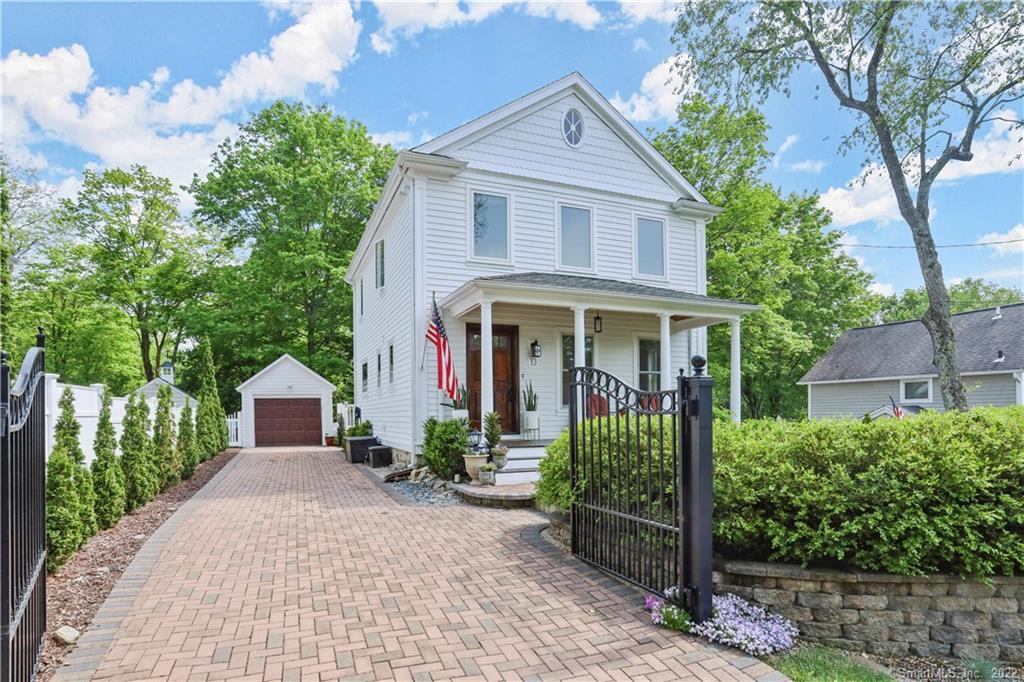 13 Charles Place — exterior photo