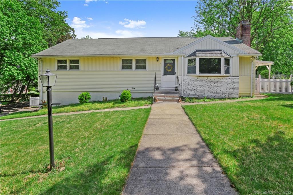 35 Maple Street — exterior photo