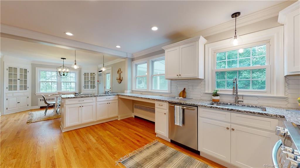 7 Deerwood Manor — photo 1
