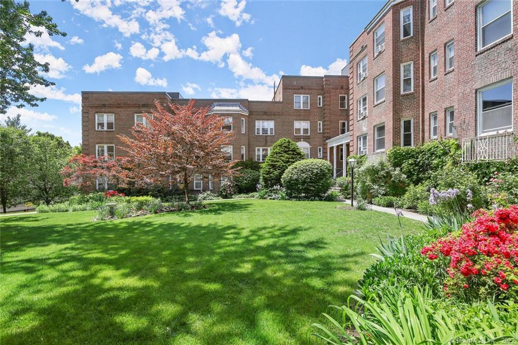 70 Strawberry Hill Avenue, Unit 4-2C — exterior photo
