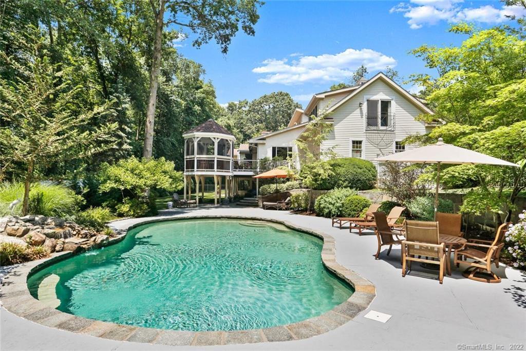17 Carrington Drive — exterior photo