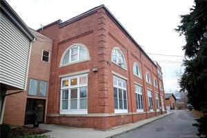 32 Pine Street, Unit 5