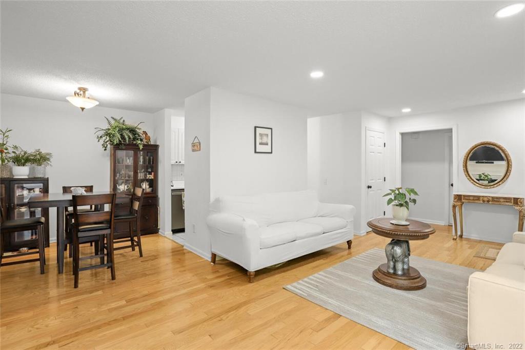 3 Meadow Lane, Unit 3 — exterior photo