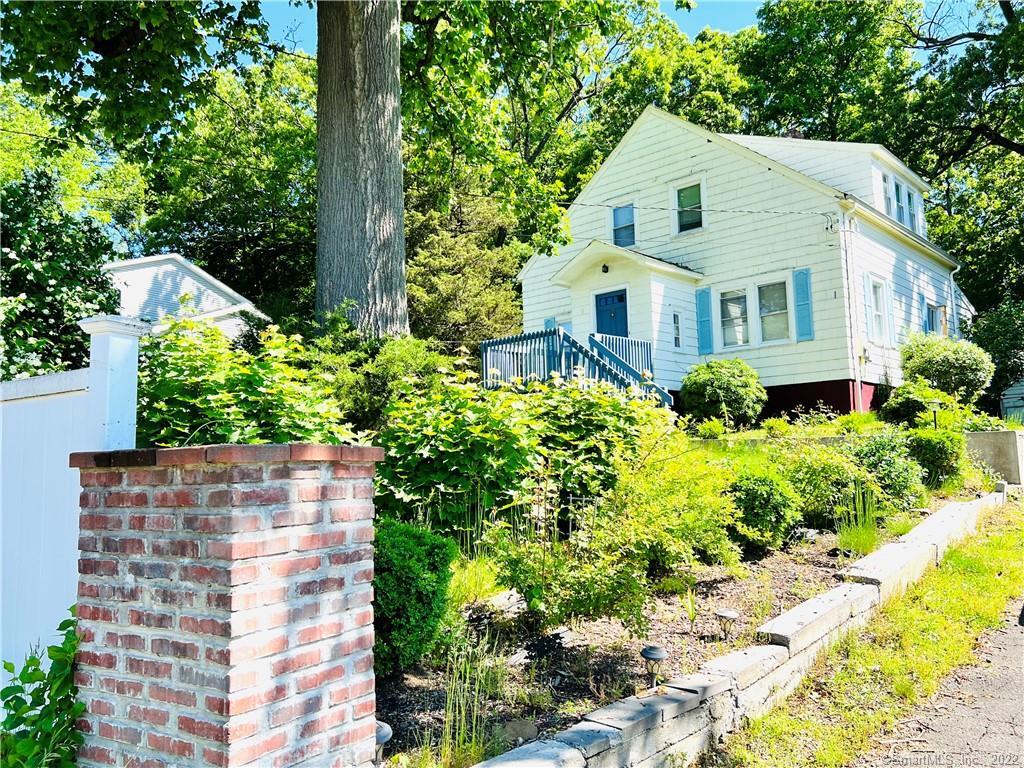 1000 Old Town Road — exterior photo