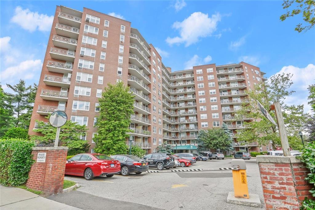 91 Strawberry Hill Avenue, Unit 536 — exterior photo