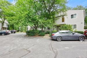52 Randall Avenue, Unit 10