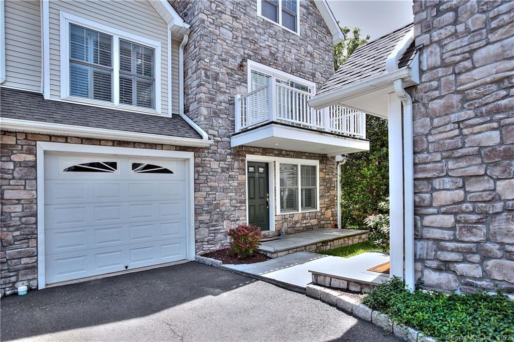 39 Maple Tree Avenue, Unit 11 — exterior photo