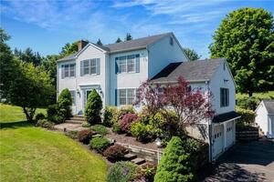 32 Flat Swamp Road