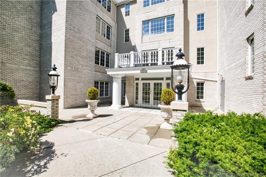 2 Homestead Lane, Unit 106 — exterior photo