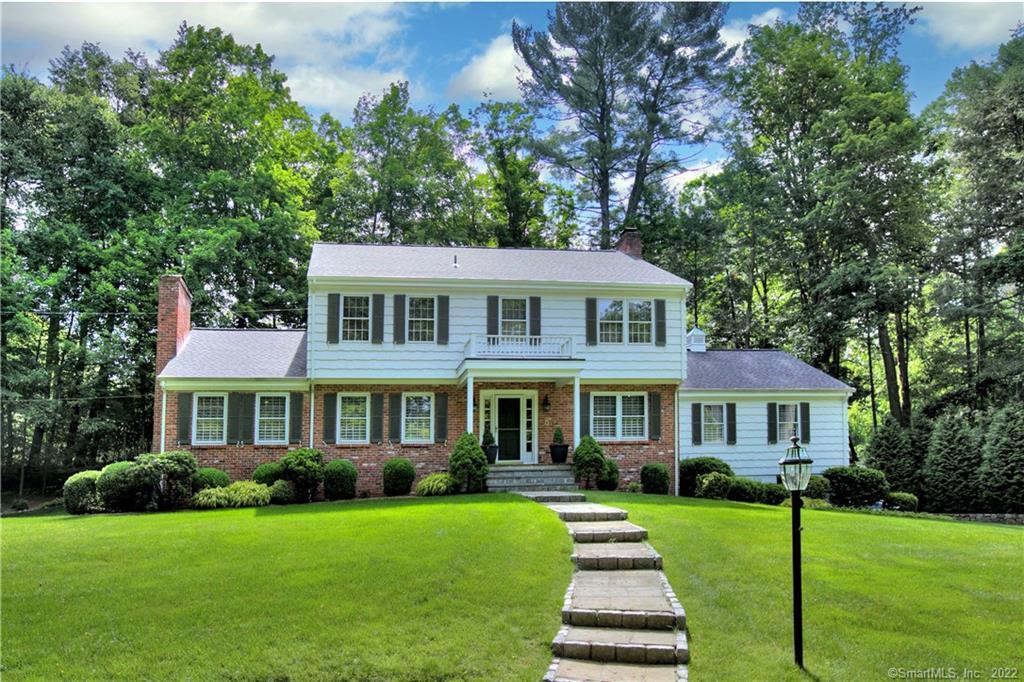 8 Coach Lane — exterior photo