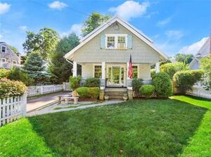 11 Lakeside Avenue