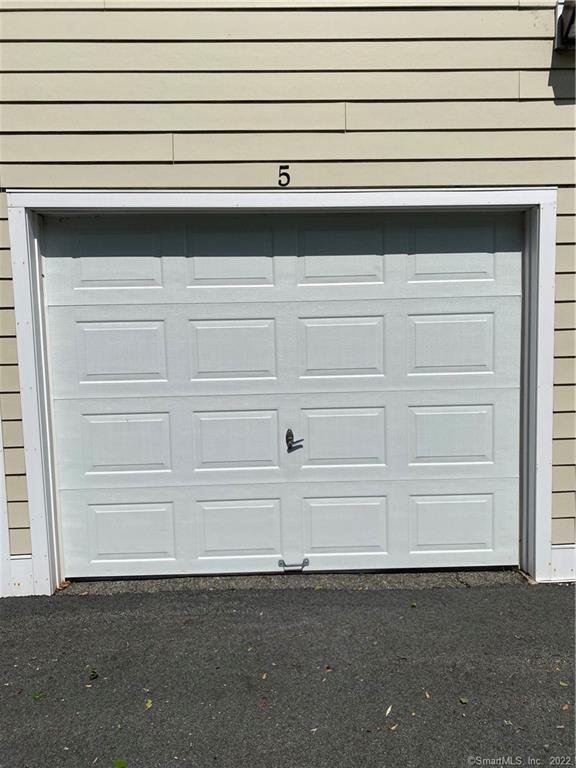 5 Casagmo Garage, Unit 5 — exterior photo