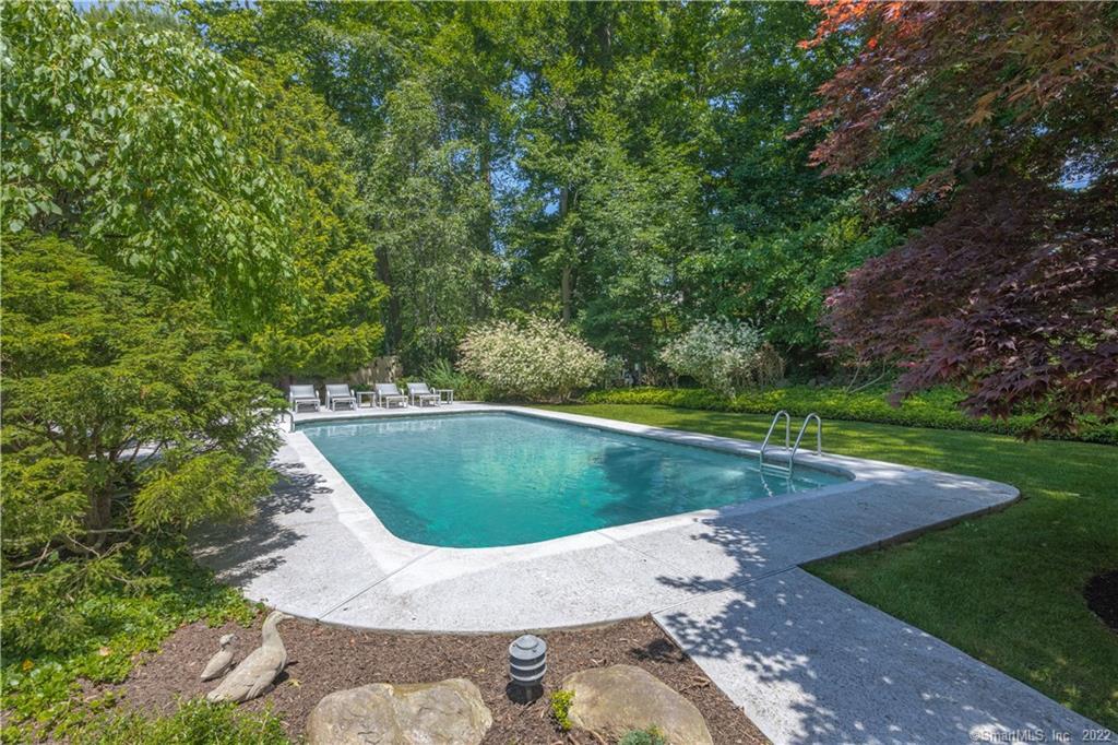 24 Surrey Drive — photo 1