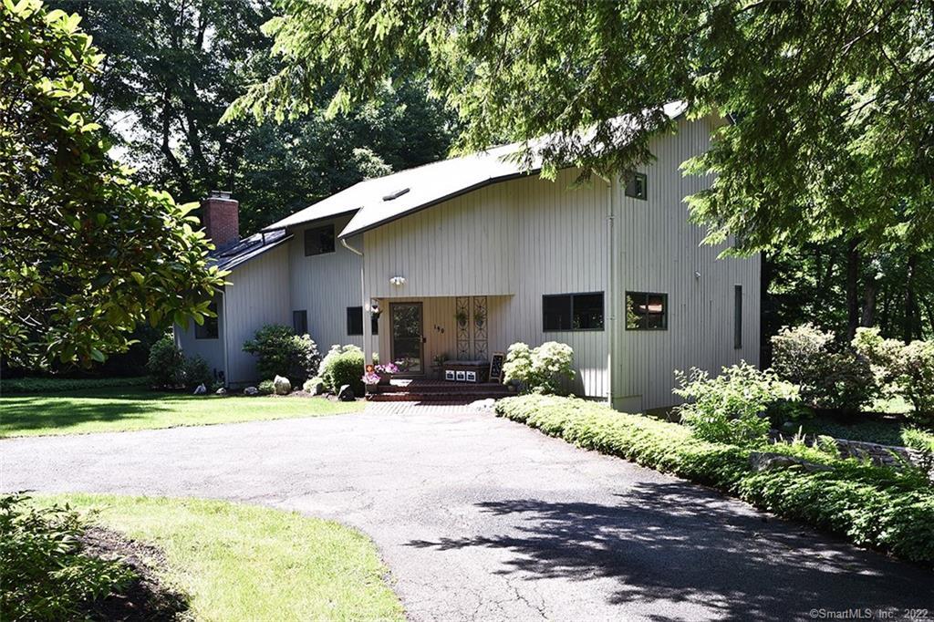 190 Riverbank Road — exterior photo